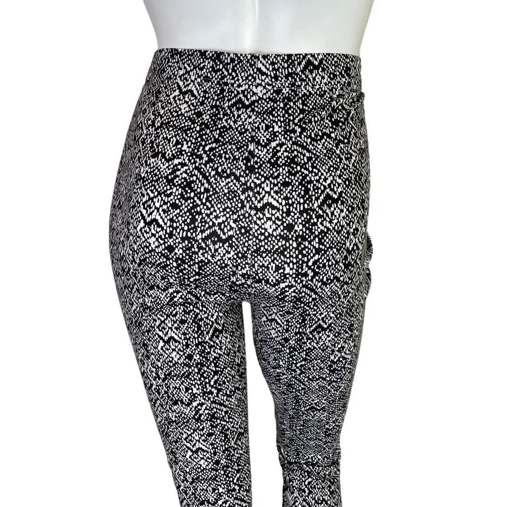 Chico's | Women's Black/White Pattern Fabulously Slimming Leggings | Size: 10 - Picture 7 of 8